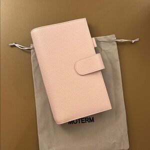 Moterm Companion Traveler's Notebook Pocket Standard Pebbled Quartz Light Pink